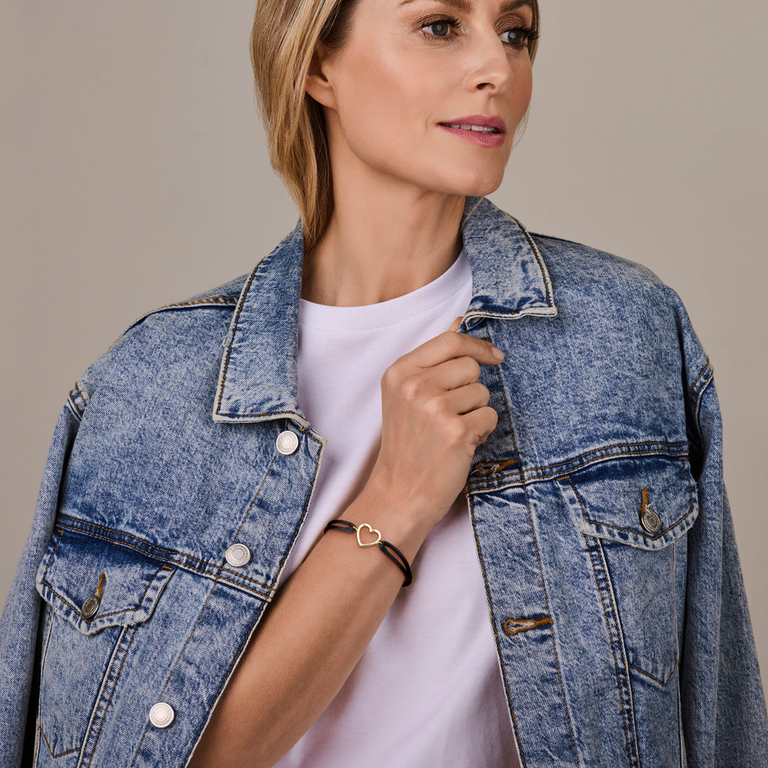 Satijn Armband met 14k Geelgouden Hartje – Verstelbaar 13–26cm