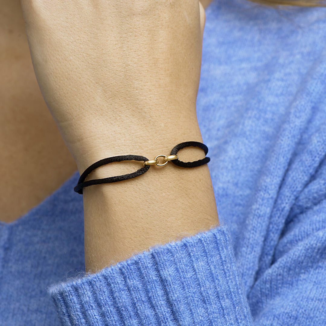 Zwart Gevlochten Armband met 14k Geelgouden Schakels – Verstelbare Draaglengte (13-26cm)